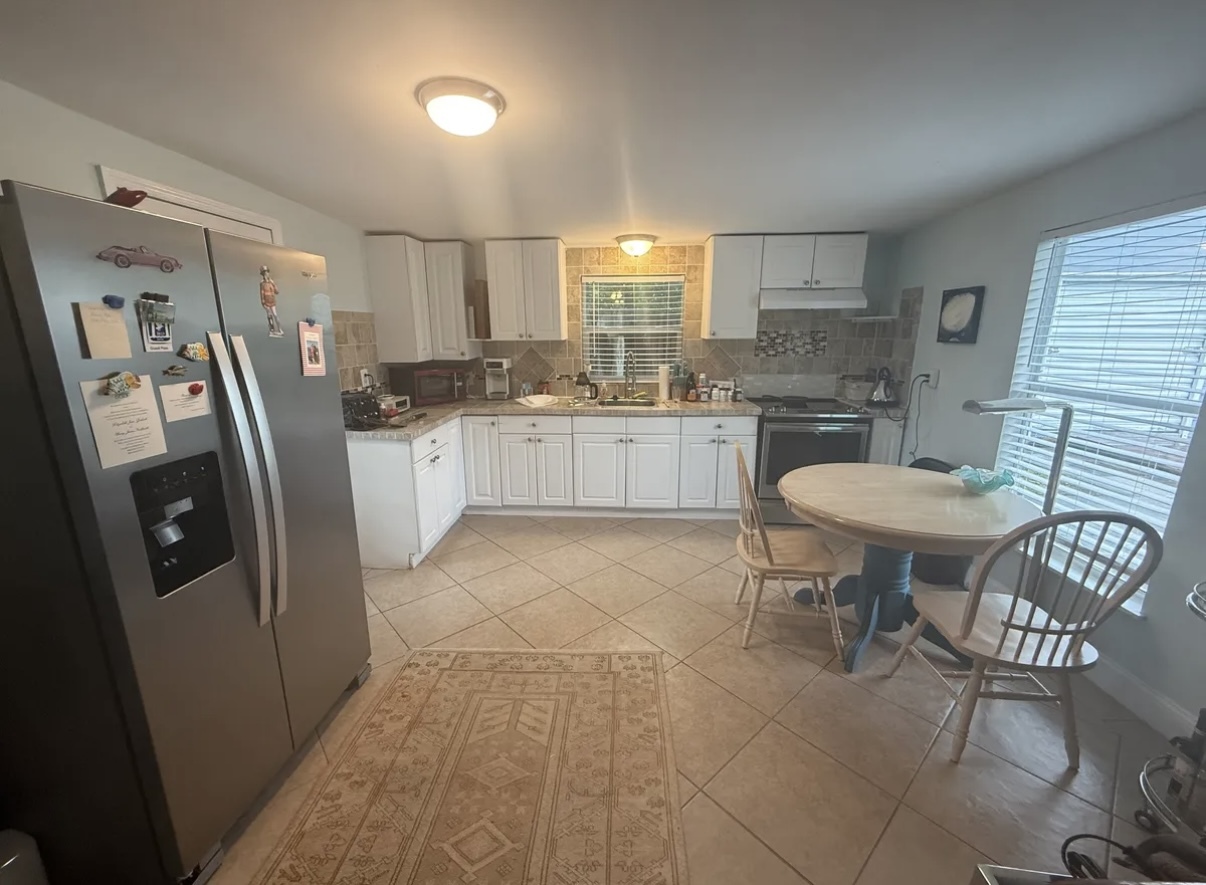 Very big kitchen with lots of cabinets - 1630 6th Ave