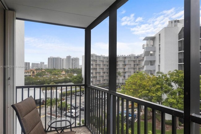 Building Photo - 3401 N Country Club Dr