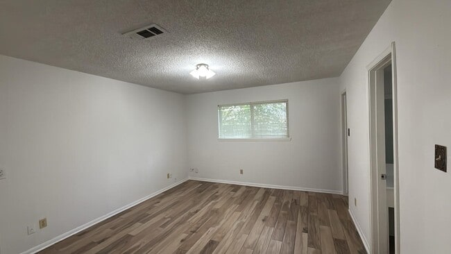 Building Photo - 8230 Amurwood Dr