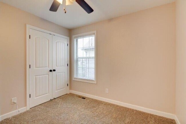 Building Photo - 3746 Silver Fox Ct