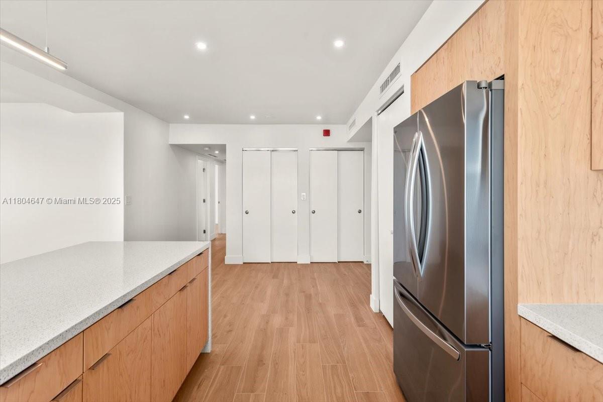 Building Photo - 1430 Brickell Bay Dr
