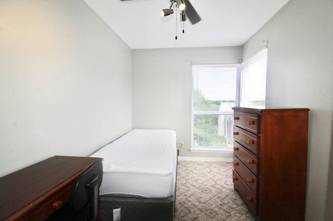 Building Photo - 1348 Hunters Rd