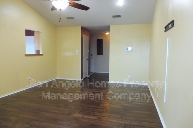 Building Photo - 1217 Elmo Ln