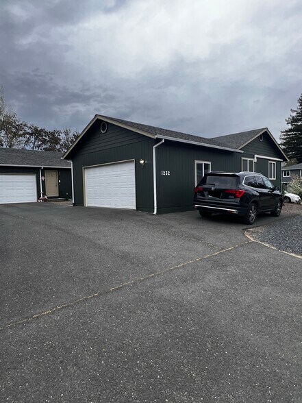 Duplex - 1232 W Harbeck Rd