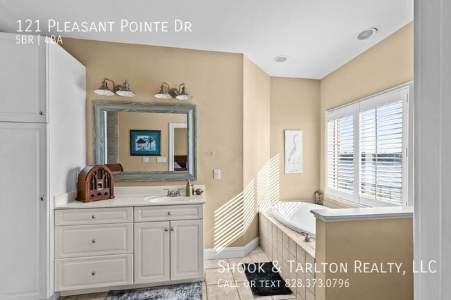 Building Photo - 121 Pleasant Point Dr