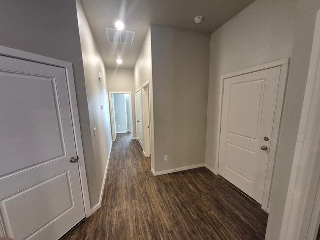 Building Photo - 2112 N Jayton Ave