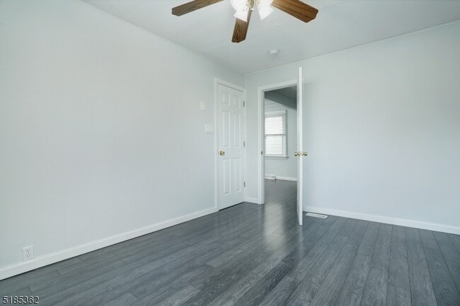 Building Photo - 26 Manito Ave