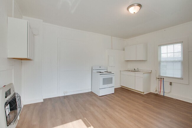 Building Photo - 3701-3703 Fairview St SW