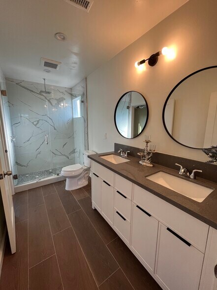 Building Photo - 13836 Cohasset St