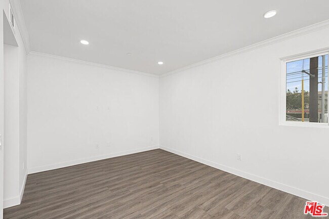 Building Photo - 6144 Whitsett Ave