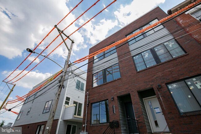 Building Photo - 2333 Jasper St