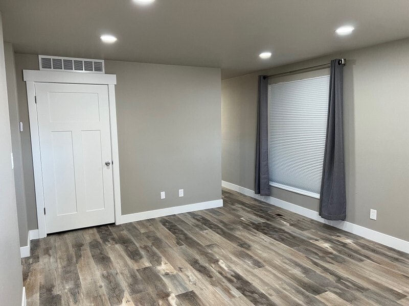 Building Photo - 170 W 975 N