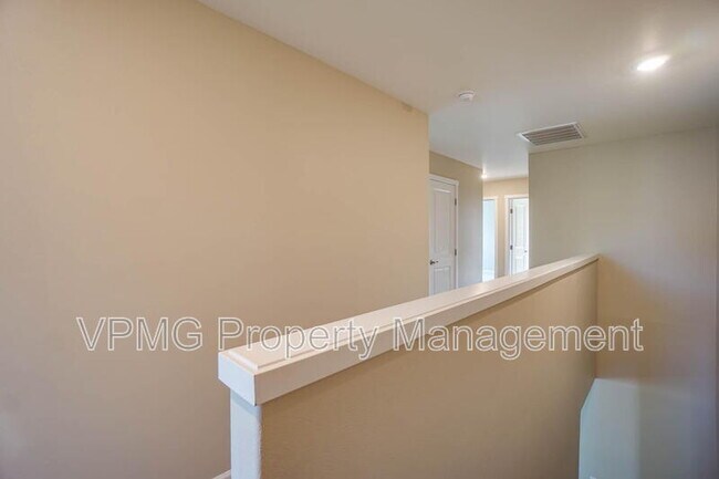 Building Photo - 7104 NE 155th Pl
