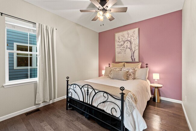 Building Photo - Modern Living. Unforgettable Views 5 bedroom / 5 bathrooms in the desirable Candelas community