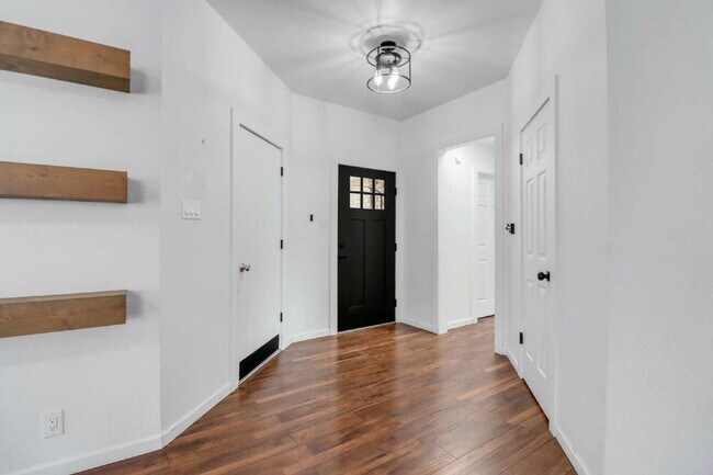 Building Photo - "Charming 3-Bedroom Home in San Antonio with Spacious 1530 sq ft Layout & 2 Full Baths!"