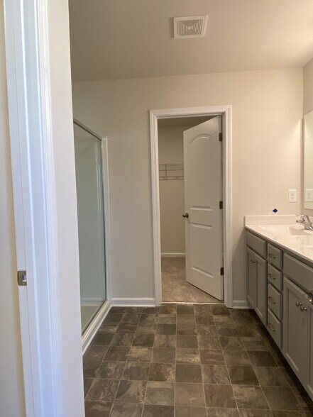 Building Photo - Room in House on Maylen Trace