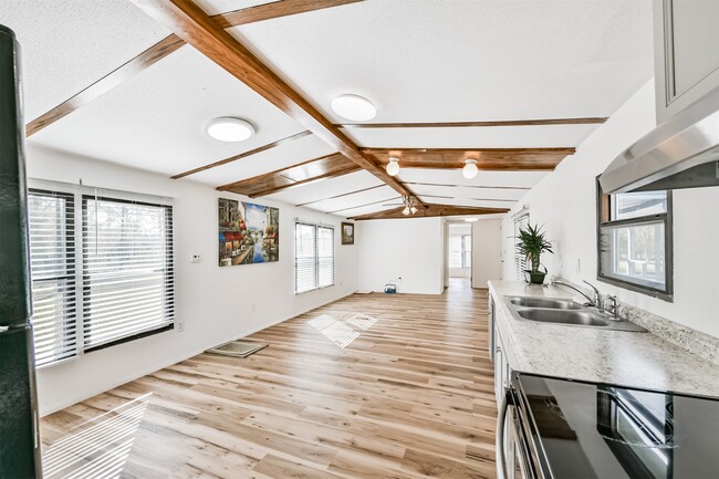 Building Photo - 1749 Max Rd