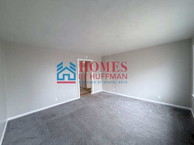 Building Photo - Four Bedroom House