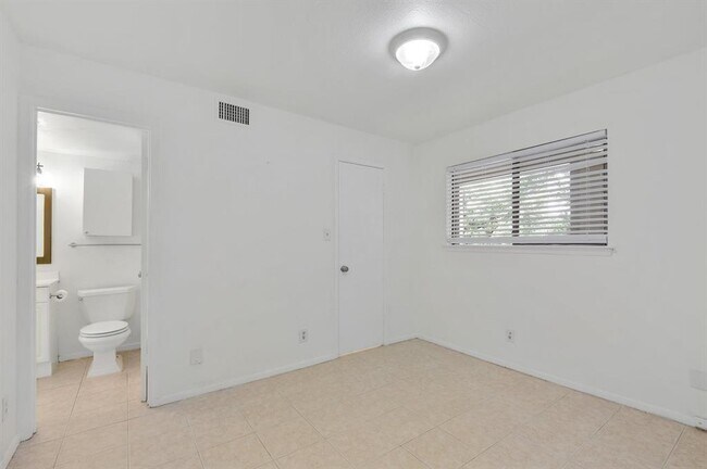Building Photo - 2500 Burleson Rd