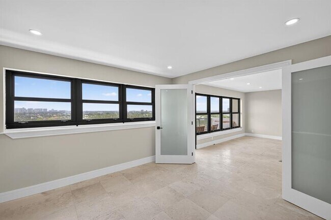 Building Photo - 3200 Port Royale Dr N