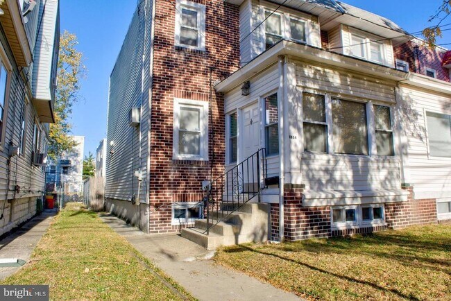 Building Photo - 1854 44th St