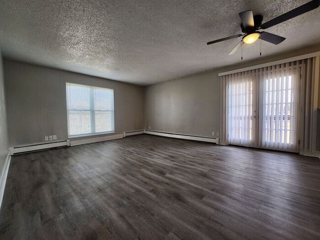 Building Photo - Updated 2-Bed, 1-Bath Apartment – On-Site Laundry | Move-In Special: Get 50% Off Your First Month...