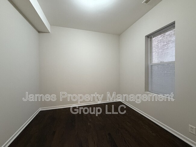 Building Photo - 3036 S Union Ave