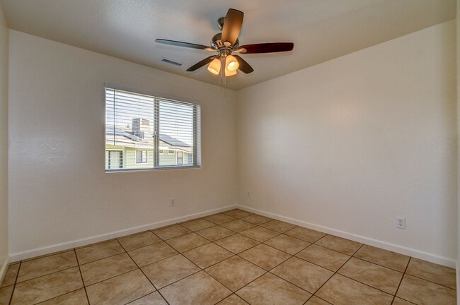 Building Photo - 7105 E Dodge Cir