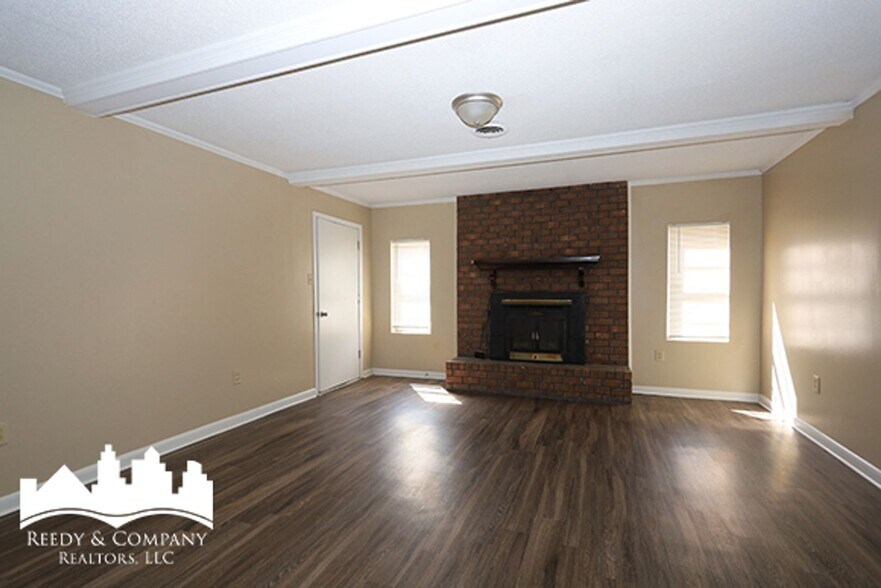 Building Photo - 1555 Staunton Dr