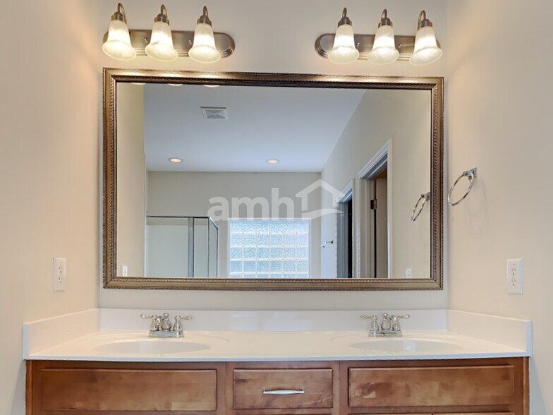 Building Photo - 9469 Bethsaida Ct