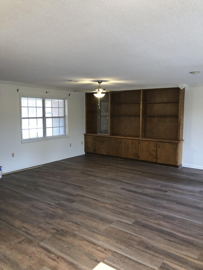 Building Photo - 4 Water Oak Dr