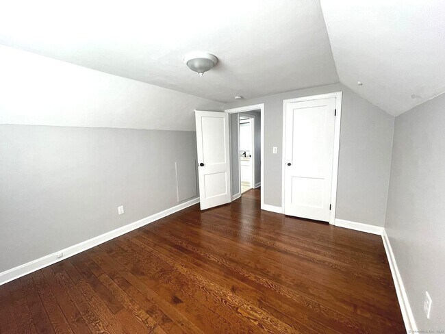 Building Photo - 34 Monroe St