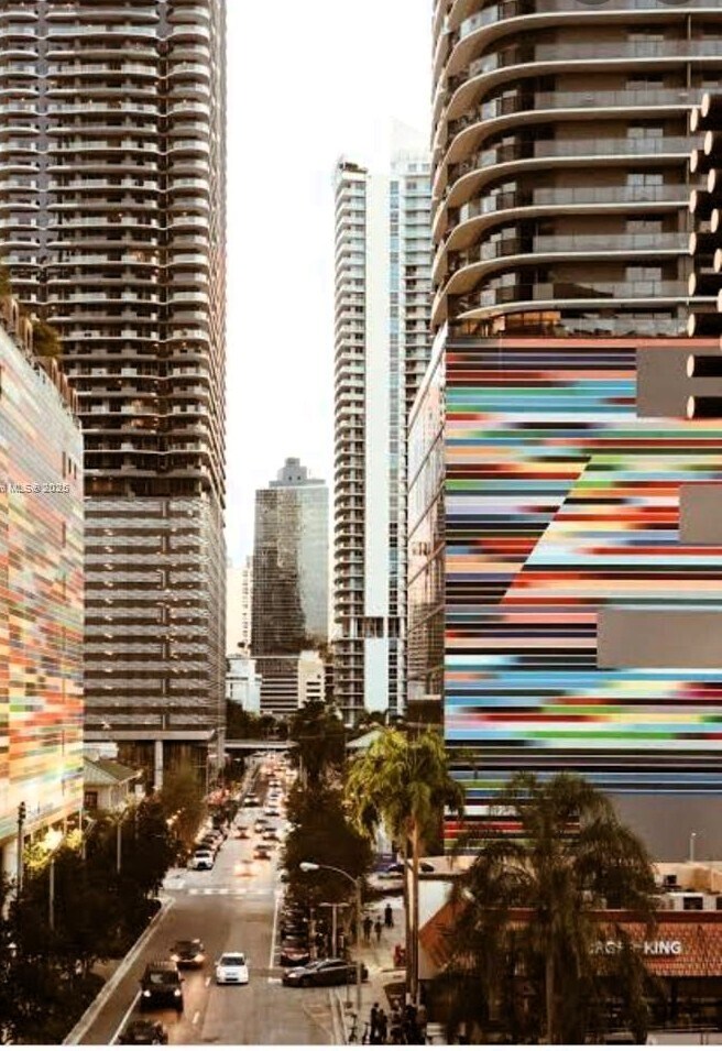 Building Photo - 475 Brickell Ave