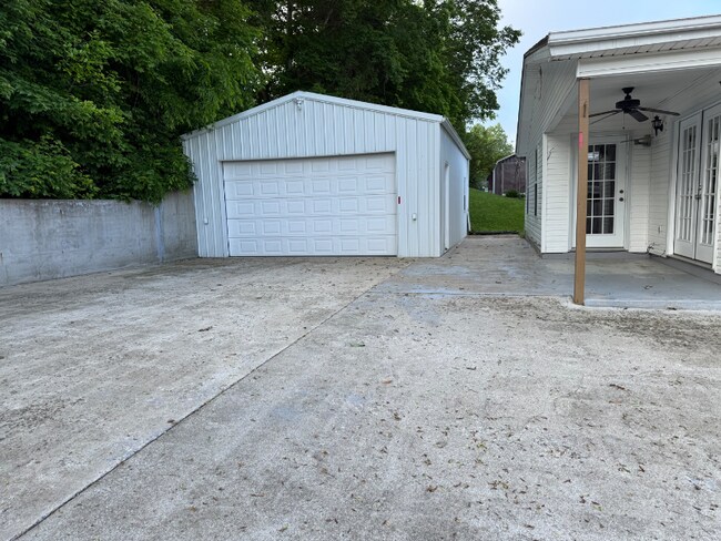 Building Photo - 117 Sunset Dr