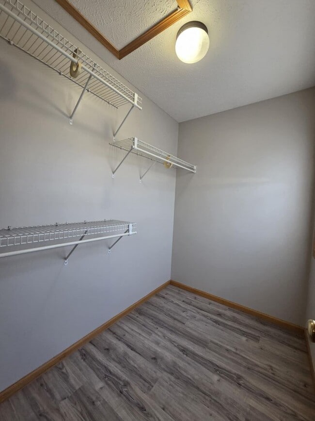 Building Photo - Spacious Town House for Rent