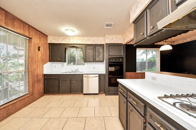 Building Photo - 9126 Willow Meadow Dr