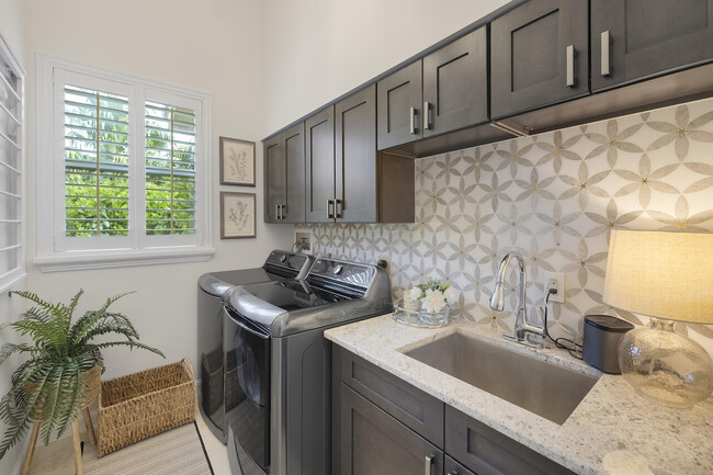 Building Photo - 15385 Meadow Wood Dr