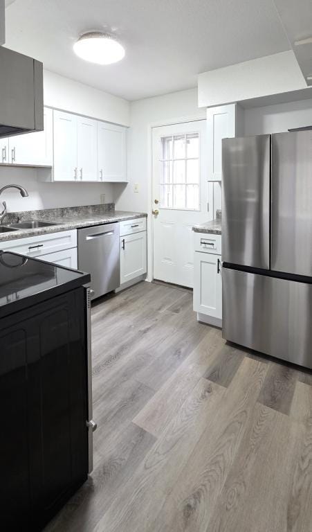 Building Photo - 220 Elizabeth St