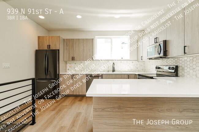Building Photo - 939 N 91st St