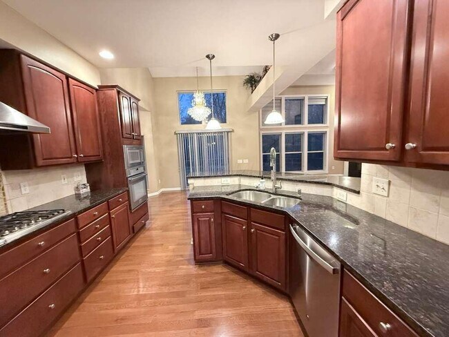 Building Photo - 7798 Wayside Ave