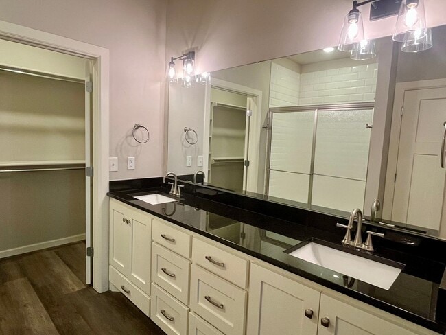 Building Photo - Beautiful 2 Bed 2 Bath! $500 Off First Ful...