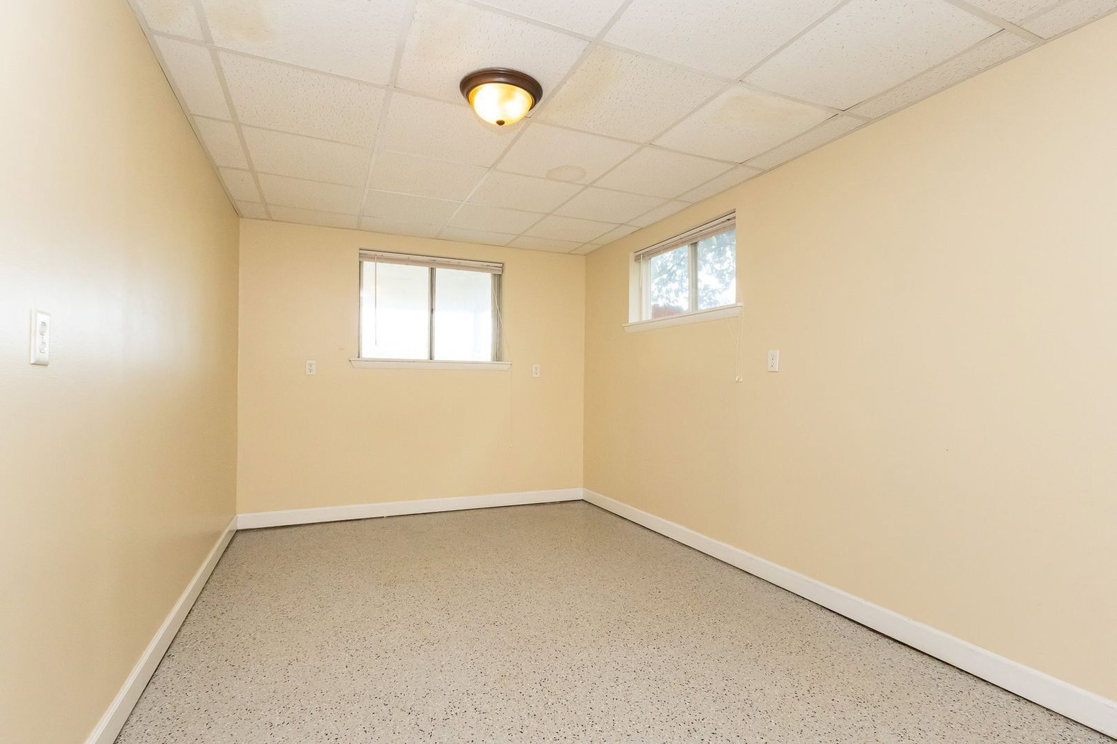 Building Photo - 1309 Labrea Dr