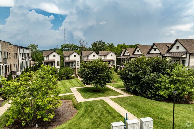 Building Photo - Hillwood Court