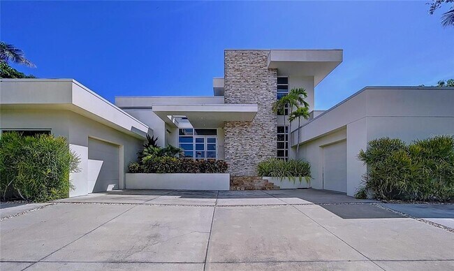 Building Photo - 1347 Harbor Dr