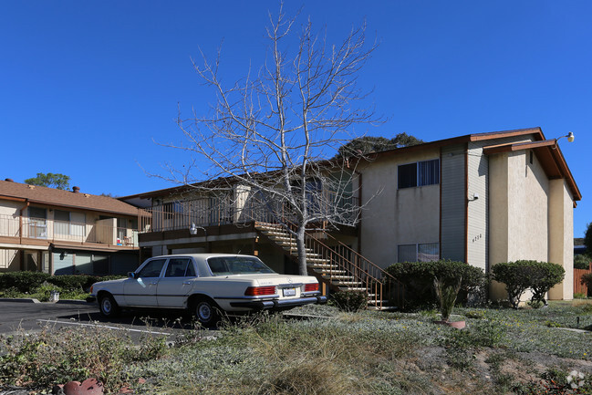 Building Photo - Vista Del Rio Apartments