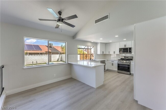Building Photo - 6348 Vicuna Dr