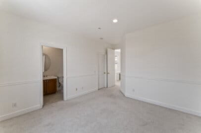 Building Photo - Luxurious, 5450 SqFt,  5 Ensuite Bedrooms ...