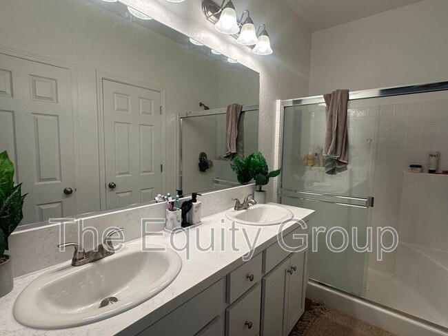 Building Photo - 1087 Buena Vis Ln