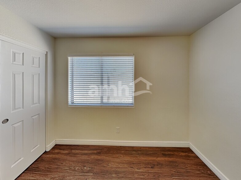 Building Photo - 15009 W Sky Hawk Wy