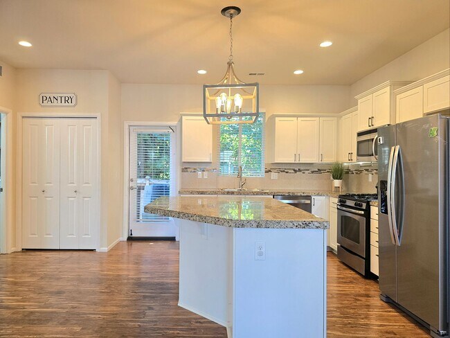 Building Photo - 4 Bedroom Home Available Now in Lake Stevens!